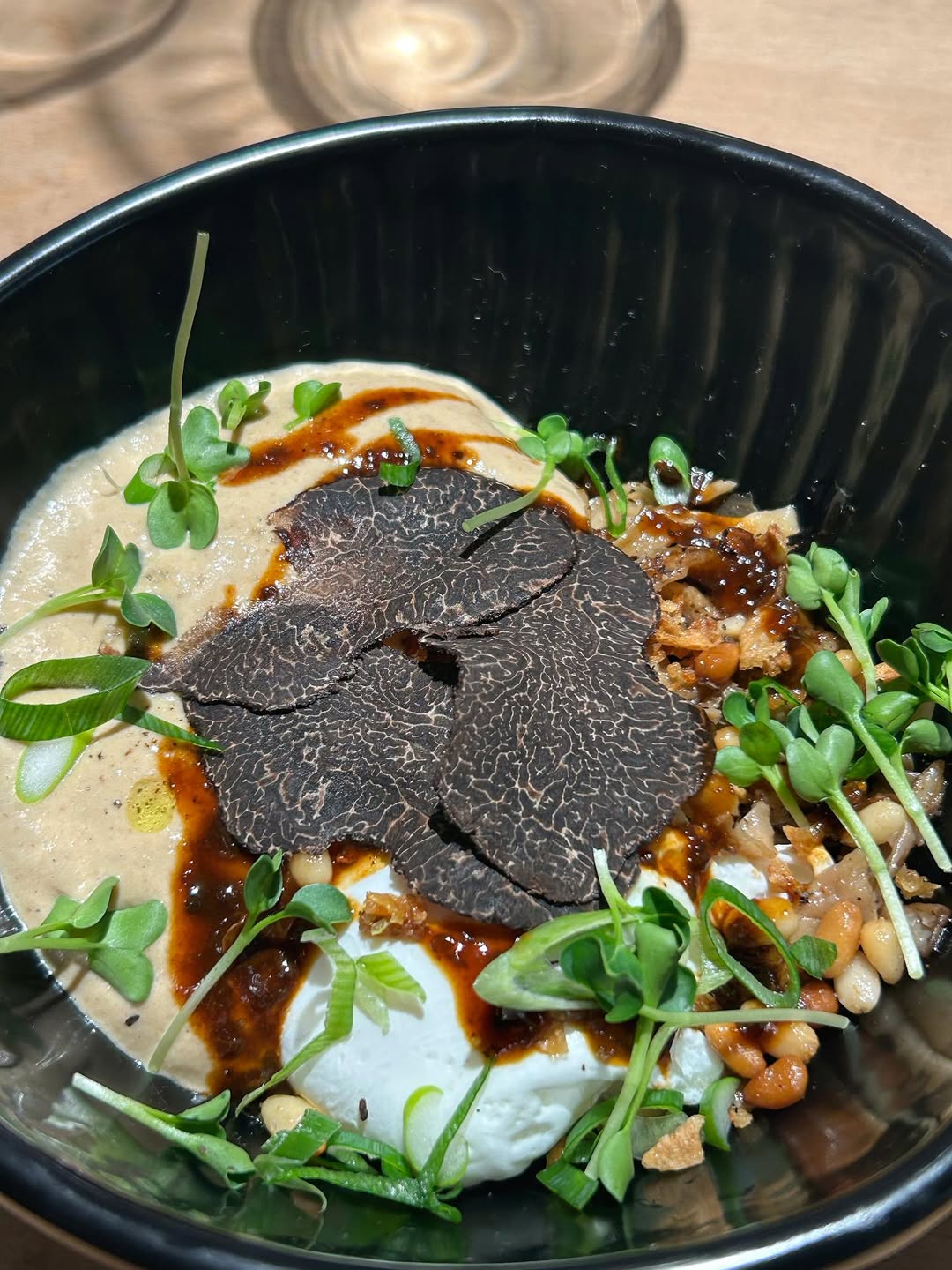 Cette semaine à l’ardoise, nous vous proposons en tapas un œuf poché avec une déclinaison de cha