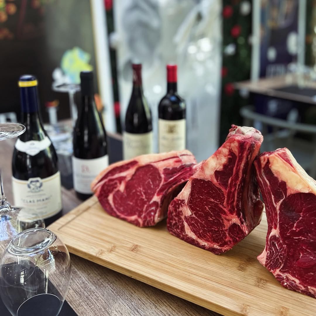 Pensez-y, le vendredi, tout est permis! 👨_🍳🍷🥩En famille ou entre amis, nous avons de quoi vo